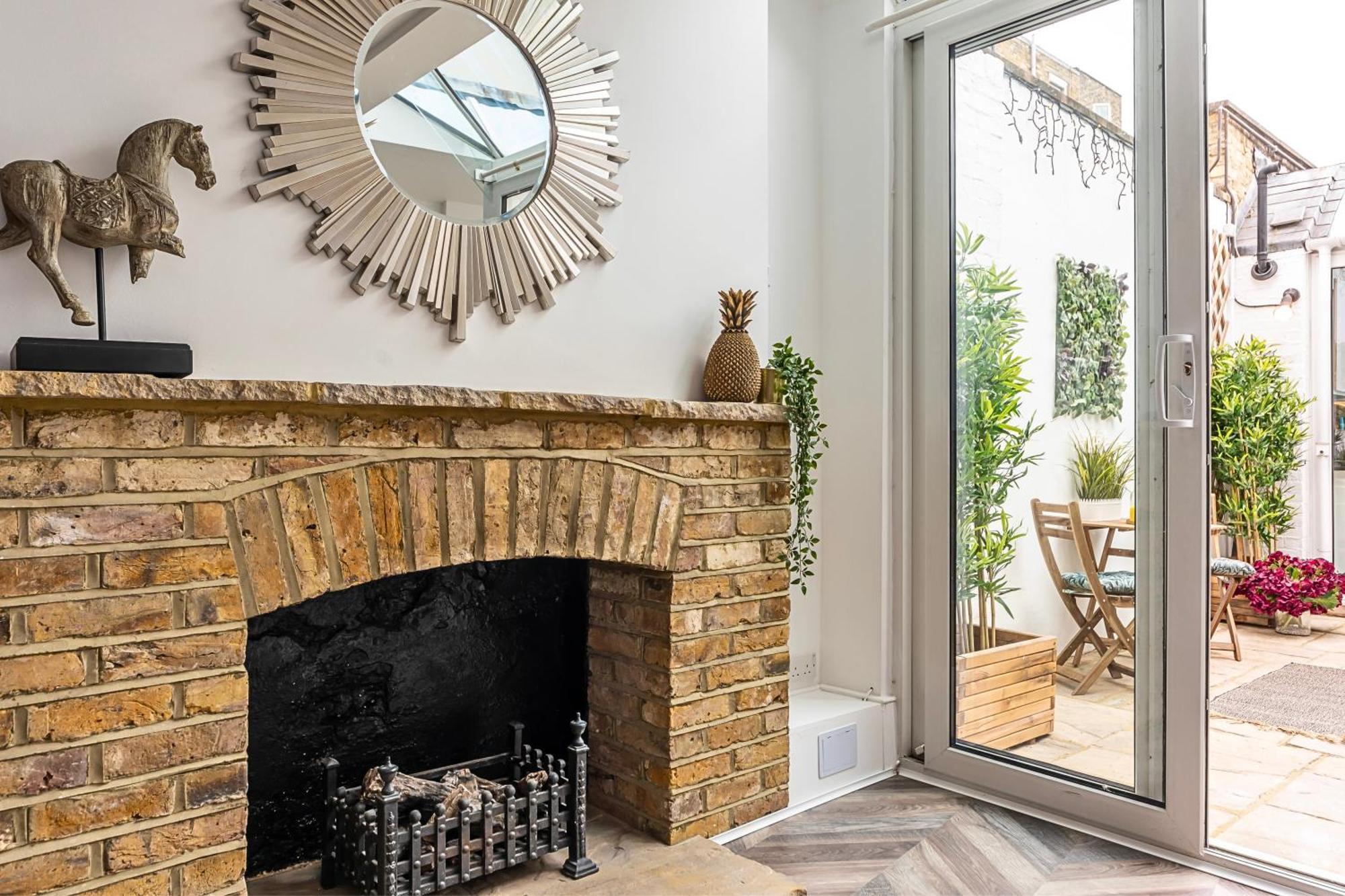 The Secret Kensington Garden Mews-2 Bedroom Full House-2 Train Lines- Spacious-kings Road- Harrods -chelsea Stadium-private Small Patio Ferienhaus *