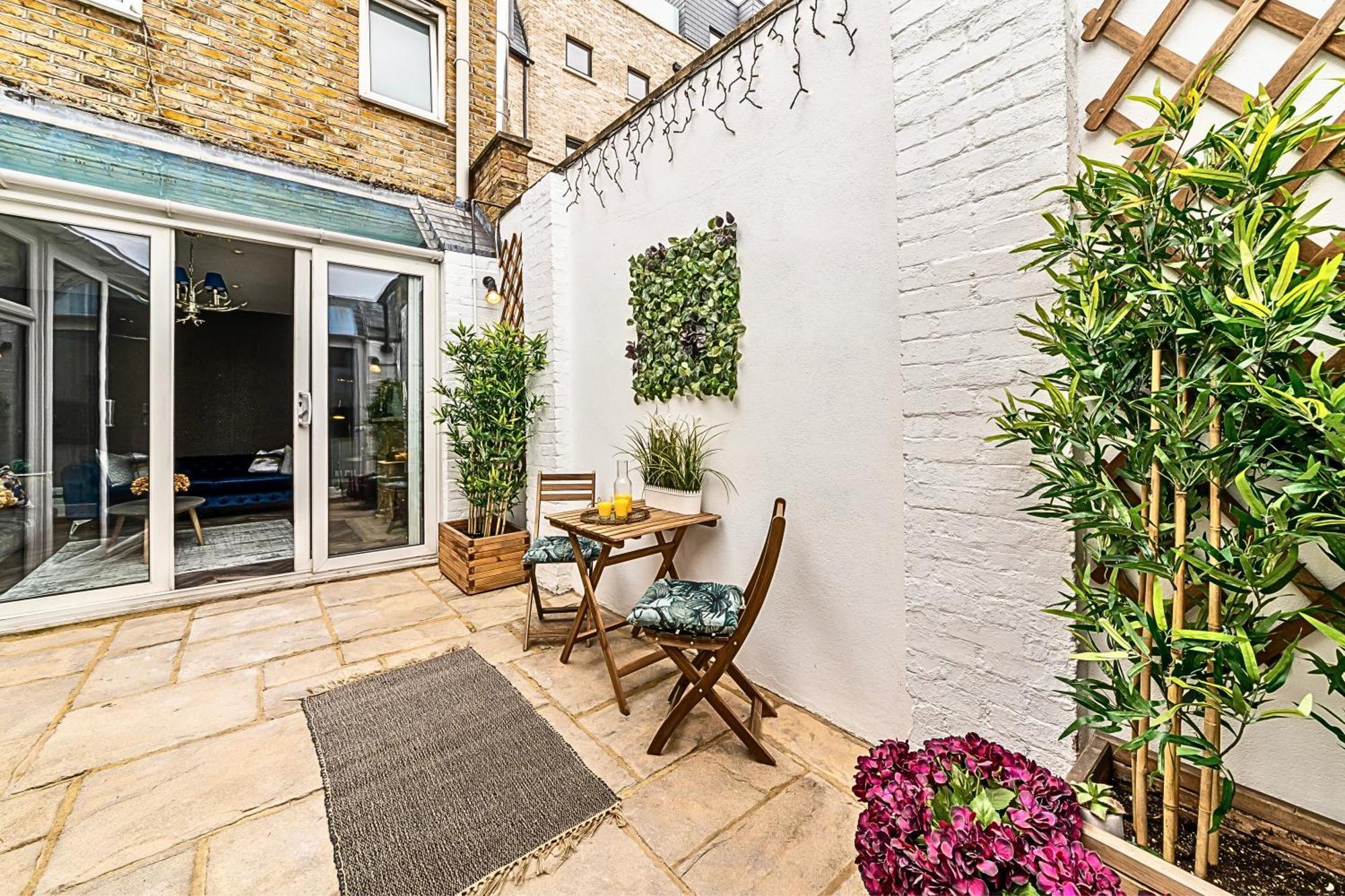 Ferienhaus The Secret Kensington Garden Mews-2 Bedroom Full House-2 Train Lines- Spacious-kings Road- Harrods -chelsea Stadium-private Small Patio *