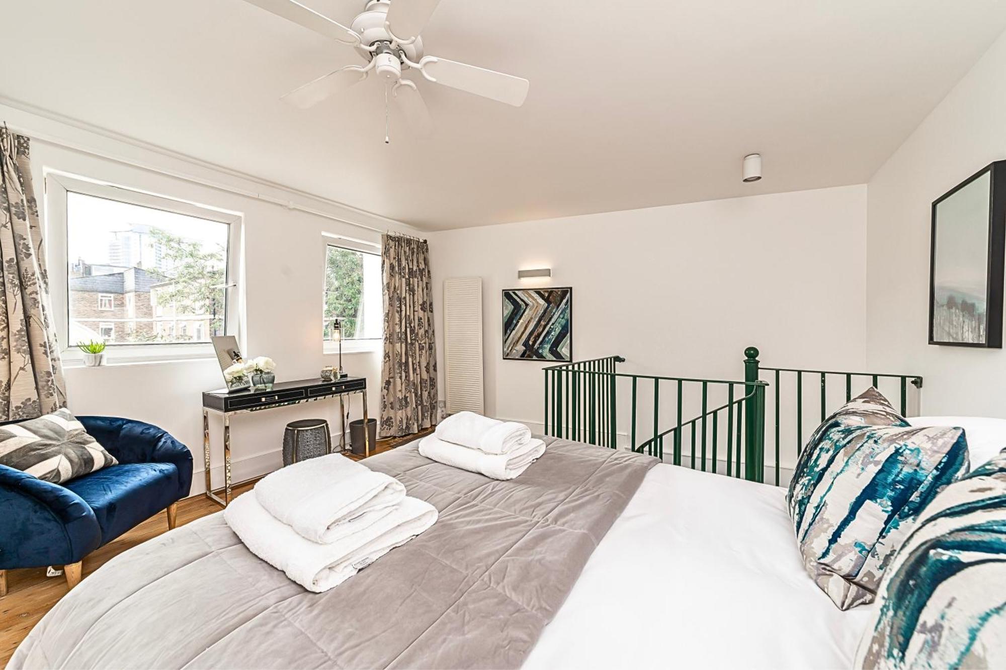 The Secret Kensington Garden Mews-2 Bedroom Full House-2 Train Lines- Spacious-kings Road- Harrods -chelsea Stadium-private Small Patio Ferienhaus *